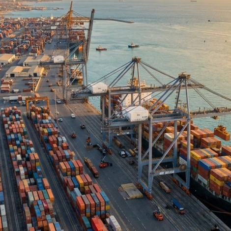Container ship being unloaded at Jeddah Islamic Port, Saudi Arabia